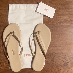 Brand new Tkees Foundations seashell in size US 5